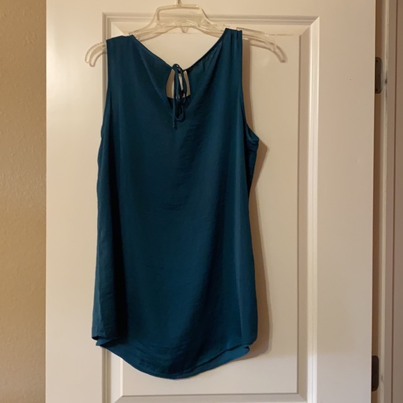 Cabi Green Sleeveless Top Size Medium - Picture 2 of 3